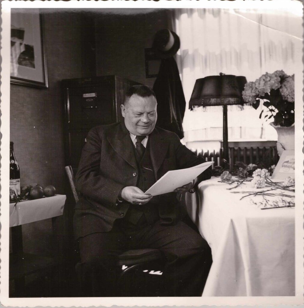 Bild: Albert Gürtler-Baumann am 25-Jahre Firmenjubiläum in der Ciba, Basel am 9. Juli 1939