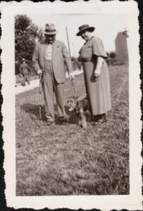 Damals Maria und Albert Gürtler-Baumann mit Hund Rex