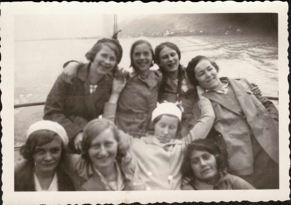Bild: Gruppenfoto aus dem Mädchenpensionat «La Romande»