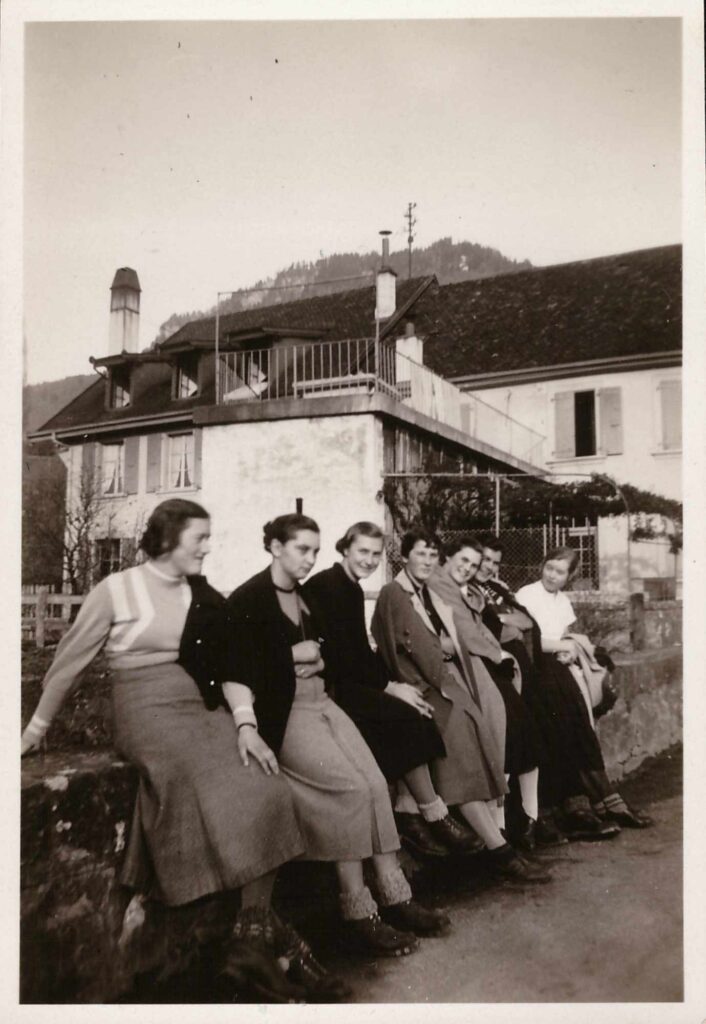 Bild: Gruppenfoto aus dem Mädchenpensionat «La Romande»